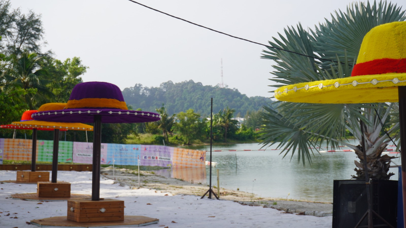 Taman Topi di Funtasi Land Plus+